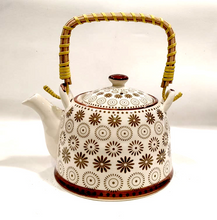 Carica l'immagine nel visualizzatore di Gallery, Teiera in porcellana decorata beige