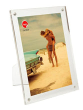 Carica l'immagine nel visualizzatore di Gallery, Portafoto in acrilico trasparente 15x20 cm