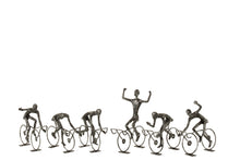 Carica l'immagine nel visualizzatore di Gallery, Scultura in metallo "Ciclisti"