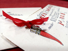 Carica l'immagine nel visualizzatore di Gallery, Pendente Cornetto in Argento con biglietto fatto a mano personalizzabile