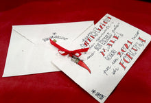 Carica l'immagine nel visualizzatore di Gallery, Pendente Cornetto in Argento con biglietto fatto a mano personalizzabile