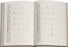 Carica l'immagine nel visualizzatore di Gallery, Agenda giornaliera rigida 2023 Midi "Zadig o Il Destino - Paul Verlaine" Paperblanks