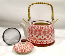Carica l'immagine nel visualizzatore di Gallery, Teiera in porcellana decorata rosso