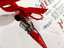 Carica l'immagine nel visualizzatore di Gallery, Pendente Cornetto in Argento con biglietto fatto a mano personalizzabile