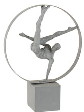 Carica l'immagine nel visualizzatore di Gallery, Scultura in resina "Atleta nel cerchio" uomo