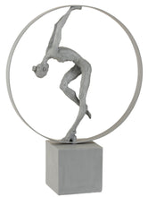 Carica l'immagine nel visualizzatore di Gallery, Scultura in resina "Atleta nel cerchio" donna