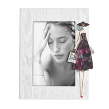 Carica l'immagine nel visualizzatore di Gallery, Portafoto in legno con decoro donna glamour con abito a fiori