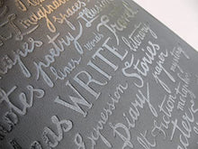 Carica l'immagine nel visualizzatore di Gallery, Set quaderno a righe con copertine rigida e penna roller Moleskine"