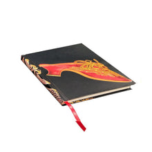 Carica l'immagine nel visualizzatore di Gallery, Quaderno midi a righe a copertina rigida con elastico "Pantofola Ricamata" Paperblanks