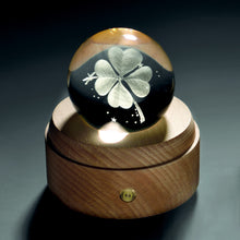 Carica l'immagine nel visualizzatore di Gallery, Carillon sfera led "Quadrifoglio"