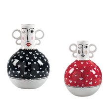 Carica l'immagine nel visualizzatore di Gallery, Vaso ad anfora portafiori in ceramica "Donna sorridente"