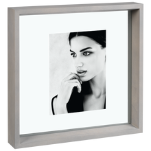 Carica l'immagine nel visualizzatore di Gallery, Cornice portafoto a giorno quadrata in legno 13x18 grigio