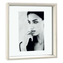 Carica l'immagine nel visualizzatore di Gallery, Cornice portafoto a giorno quadrata in legno 13x18 bianco