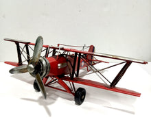 Carica l'immagine nel visualizzatore di Gallery, Aereoplano in latta colore rosso - SIGNUM Avellino