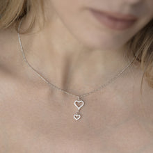 Carica l'immagine nel visualizzatore di Gallery, Girocollo placcato argento con pendente "Cuori Silhouette" Vestopazzo