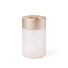 Carica l'immagine nel visualizzatore di Gallery, Diffusore di oli essenziali con umidificatore e nebulizzatore "Horizon Diffuser" Lexon Design soft gold