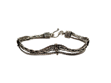 Carica l'immagine nel visualizzatore di Gallery, Bracciale in argento a tre fili con maglia intrecciata