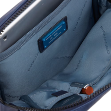 Carica l'immagine nel visualizzatore di Gallery, Borsello porta iPad®Air-iPad Pro 9.7/iPad 11 in pelle Finn Piquadro blu
