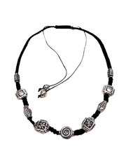 Carica l'immagine nel visualizzatore di Gallery, Collana regolabile con elementi in argento spirale