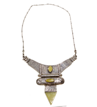Carica l'immagine nel visualizzatore di Gallery, Collana pettorale in argento con pietre di giada