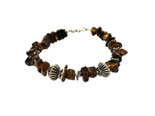 Carica l'immagine nel visualizzatore di Gallery, Bracciale in occhio di tigre con elementi in argento ( cipollotti