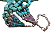 Carica l'immagine nel visualizzatore di Gallery, Collana a cascata in turchese e corallo con elementi in argento