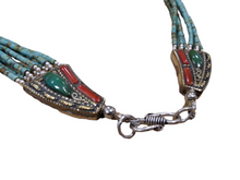 Carica l'immagine nel visualizzatore di Gallery, Collana girocollo in turchese e corallo con elementi in argento