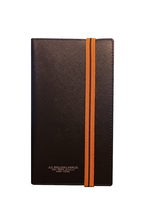 Carica l'immagine nel visualizzatore di Gallery, Agenda settimanale orizzontale pocket refillabile 2023 con copertina in pelle saffiano 17x9 "New Regimental" A.G. Spalding & Bros nero