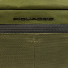 Carica l'immagine nel visualizzatore di Gallery, Beauty da viaggio in tessuto riciclato "Arne" Piquadro verde