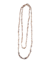 Carica l'immagine nel visualizzatore di Gallery, Collana "centoperle" in perle di fiume color cipria da 0,5cm