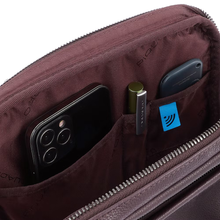 Carica l'immagine nel visualizzatore di Gallery, Borsello in pelle porta iPad con RFID e tasca per CONNEQU Ronnie Piquadro marrone