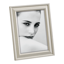 Carica l'immagine nel visualizzatore di Gallery, Portafoto in MDF con modanatura 13x18 (disponibile in tre colori