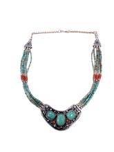 Carica l'immagine nel visualizzatore di Gallery, Collana girocollo in turchese e corallo con elementi in argento