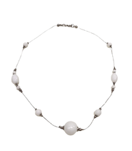 Carica l'immagine nel visualizzatore di Gallery, Collana girocollo in argento e agata bianca