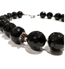Carica l'immagine nel visualizzatore di Gallery, Collana girocollo in maxisfere di onice con elementi in argento