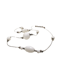 Carica l'immagine nel visualizzatore di Gallery, Collana girocollo in argento e agata bianca