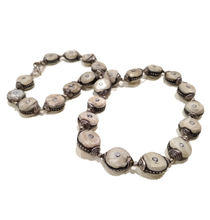 Carica l'immagine nel visualizzatore di Gallery, Collana girocollo in conchiglia con elementi in argento