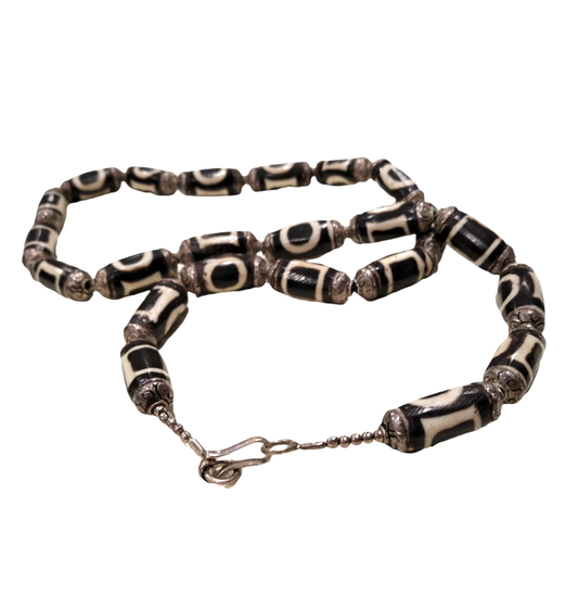 Collana girocollo in conchiglia con elementi in argento