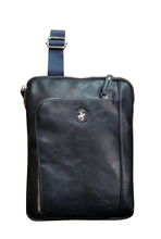 Carica l'immagine nel visualizzatore di Gallery, Borsello piatto a tracolla in ecopelle "Project" Beverly Hills Polo Club BLU