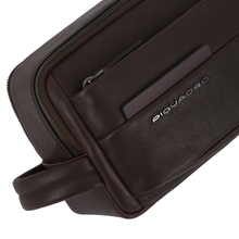 Carica l'immagine nel visualizzatore di Gallery, Beauty in pelle a due scomparti "Paavo" Piquadro