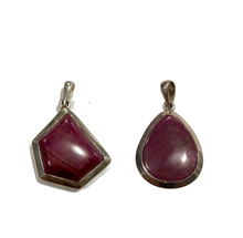 Carica l'immagine nel visualizzatore di Gallery, Pendente in argento e radice di rubino
