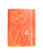 Carica l'immagine nel visualizzatore di Gallery, Agenda flessibile 9x14 giornaliera 2023 in ecopelle "Love everyday" InTempo (disponibile in quattrocolori)