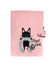 Carica l'immagine nel visualizzatore di Gallery, Agenda flessibile 9x14 giornaliera 2023 in ecopelle "Cats" InTempo