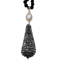 Carica l'immagine nel visualizzatore di Gallery, Collana lunga in onice sfaccettato con perla e pendente in cristalli