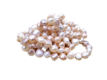 Carica l'immagine nel visualizzatore di Gallery, Collana "centoperle" in perle di fiume color cipria da 0,5cm