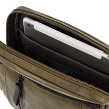Carica l'immagine nel visualizzatore di Gallery, Borsello in pelle porta iPad con RFID e tasca per CONNEQU Charlie Piquadro verde