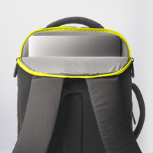 Carica l'immagine nel visualizzatore di Gallery, Borsa zainabile portapc 15" "Bi-Bag BLACK OUT" InTempo nero giallo
