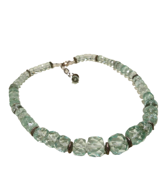 Collana girocollo in acquamarina con elementi in argento