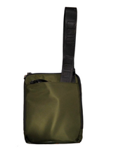 Carica l'immagine nel visualizzatore di Gallery, Borsello a tracolla in tessuto tecnico e ecopelle "Cult" verde