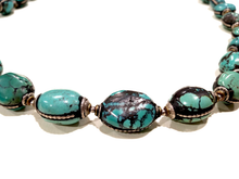 Carica l'immagine nel visualizzatore di Gallery, Collana in turchese con elementi in argento